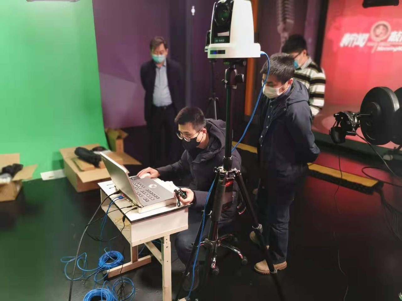 《國新文化戰疫故事》在中國證券報“百業千姿-2.jpg