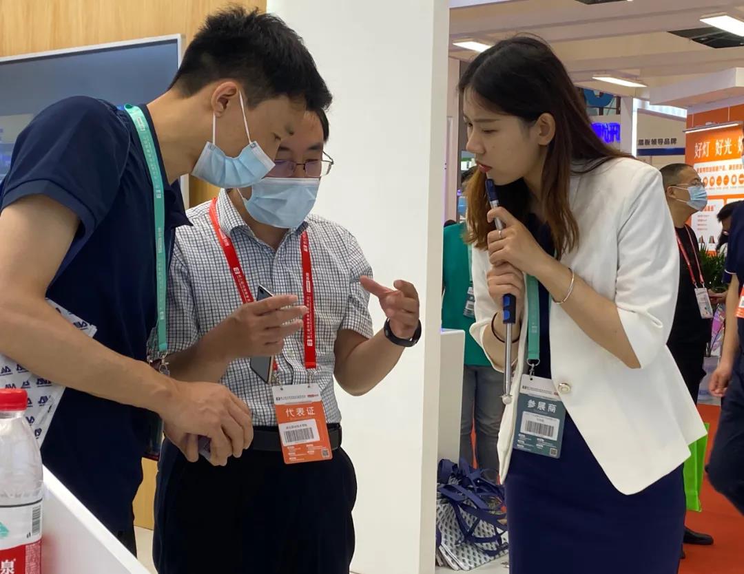 與現場來賓深入探討方案應用.jpg